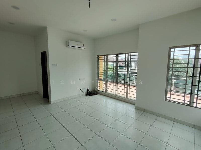 2-storey Terraced House for Sale in Hill Park (Semenyih) - Tommy Wong Phang - Living Room - PropertyGuru.com.my