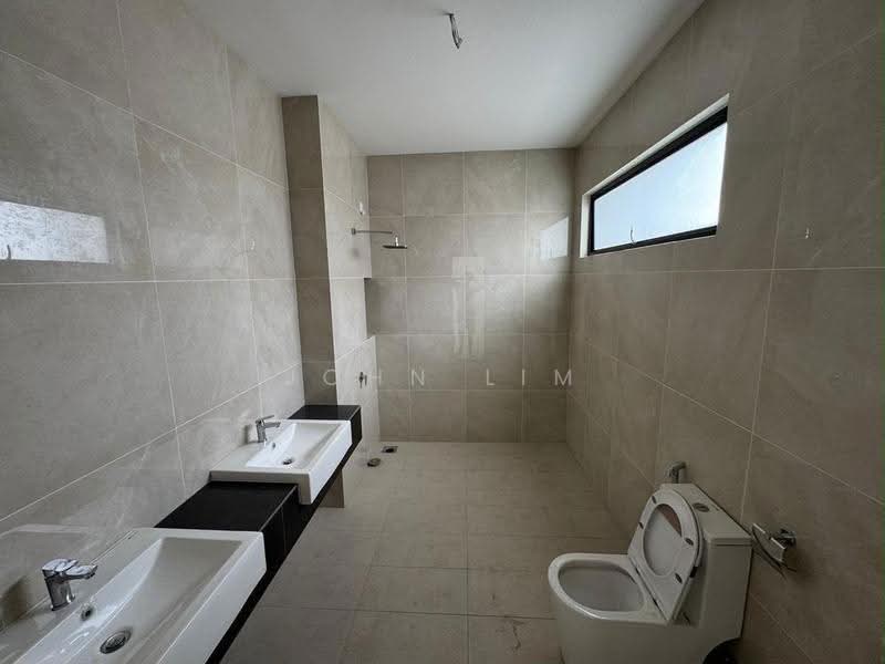 Cluster House for Sale in Bandar Putra Jaya (Tebrau) - John Lim - Bathroom - PropertyGuru.com.my