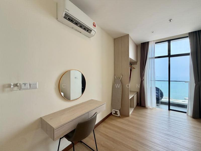 Kediaman Servis untuk Dijual di The Shore - Jacklyn Wong - Balcony - PropertyGuru.com.my