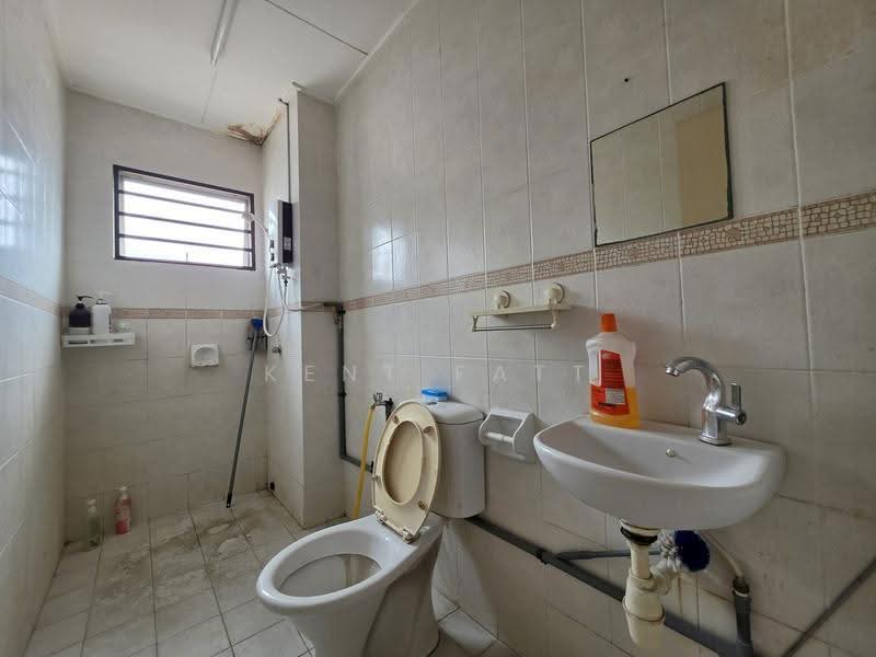 2.5-storey Terraced House for Sale in Bandar Mahkota Cheras (Cheras) - Kent Fatt - Bathroom - PropertyGuru.com.my