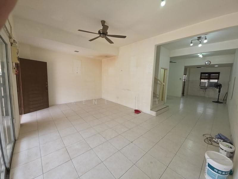 2.5-storey Terraced House for Sale in Bandar Mahkota Cheras (Cheras) - Kent Fatt - Living Room - PropertyGuru.com.my