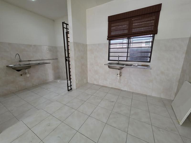 2.5-storey Terraced House for Sale in Bandar Mahkota Cheras (Cheras) - Kent Fatt - Kitchen - PropertyGuru.com.my