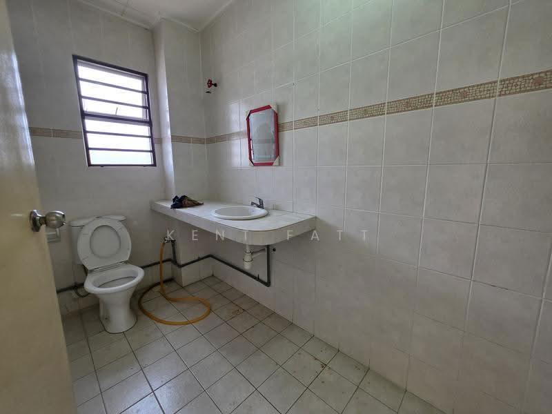 2.5-storey Terraced House for Sale in Bandar Mahkota Cheras (Cheras) - Kent Fatt - Bathroom - PropertyGuru.com.my