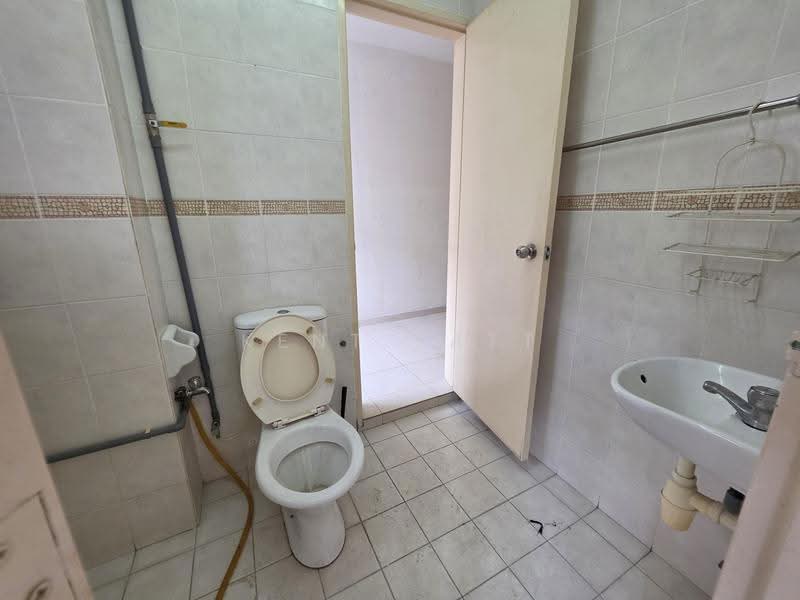 2.5-storey Terraced House for Sale in Bandar Mahkota Cheras (Cheras) - Kent Fatt - Bathroom - PropertyGuru.com.my