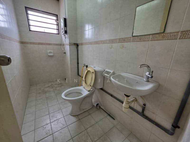 2.5-storey Terraced House for Sale in Bandar Mahkota Cheras (Cheras) - Kent Fatt - Bathroom - PropertyGuru.com.my