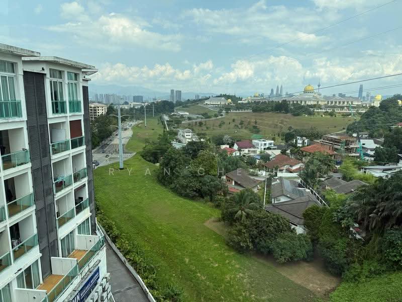 Kediaman Servis untuk Dijual di Cliveden @ Plaza Damas 3 - Ryan Cheah - Balcony - PropertyGuru.com.my