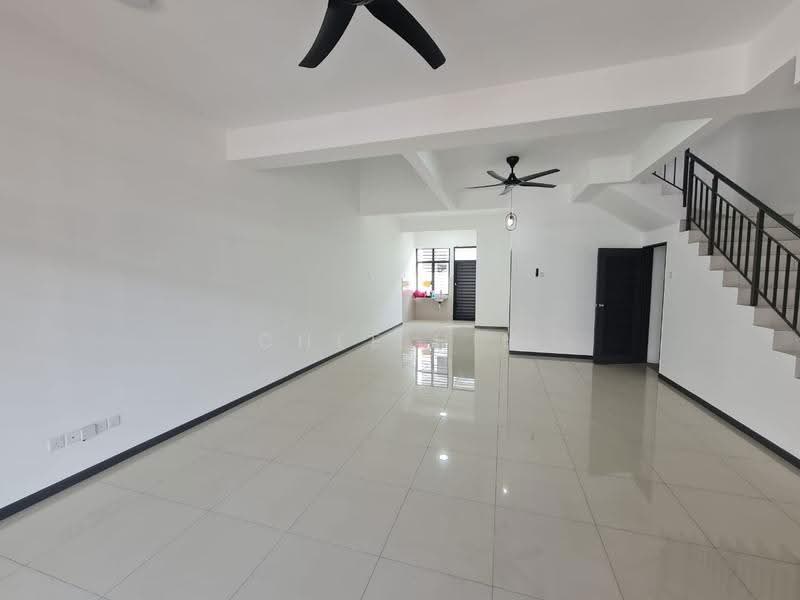 2-storey Terraced House for Rent in Bandar Puncak Alam (Puncak Alam) - Chee Hin - Living Room - PropertyGuru.com.my