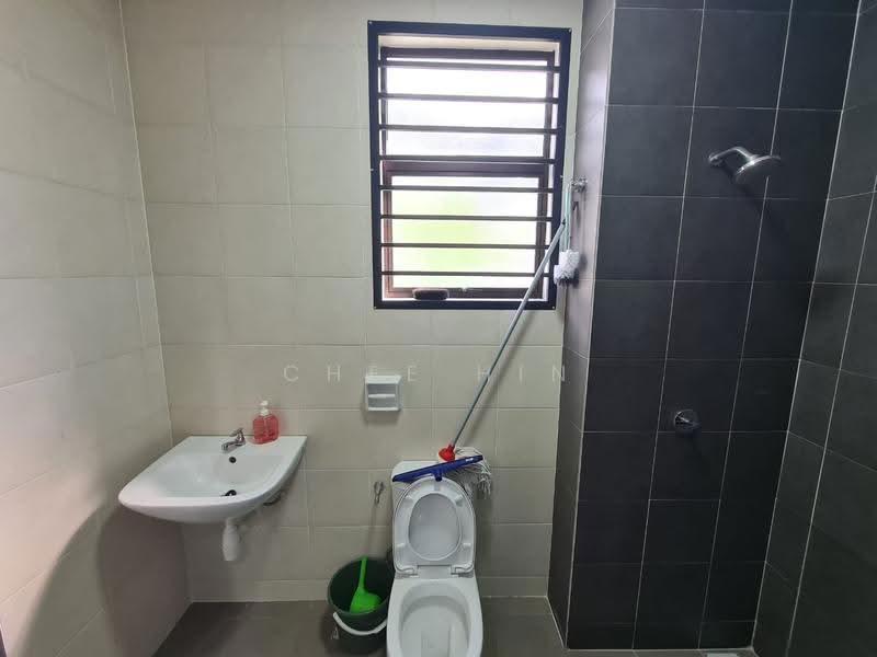 2-storey Terraced House for Rent in Bandar Puncak Alam (Puncak Alam) - Chee Hin - Bathroom - PropertyGuru.com.my