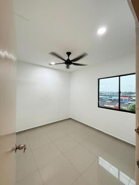 Rumah Flat untuk Dijual di Bandar Selesa Jaya - Daniel Yong - Bedroom - PropertyGuru.com.my