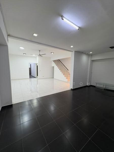 2.5-storey Terraced House for Sale in Taman Setia Indah (Tebrau) - Ee Fong Toh - Living Room - PropertyGuru.com.my