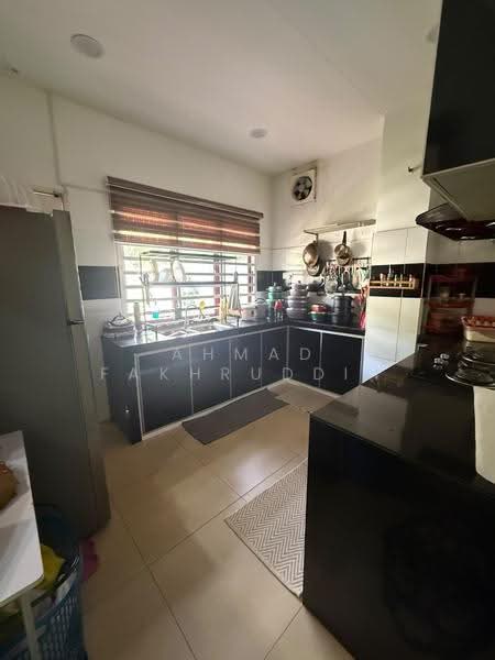 2-storey Terraced House for Sale in Taman Mutiara Rini (Skudai) - Ahmad Fakhruddin - Kitchen - PropertyGuru.com.my