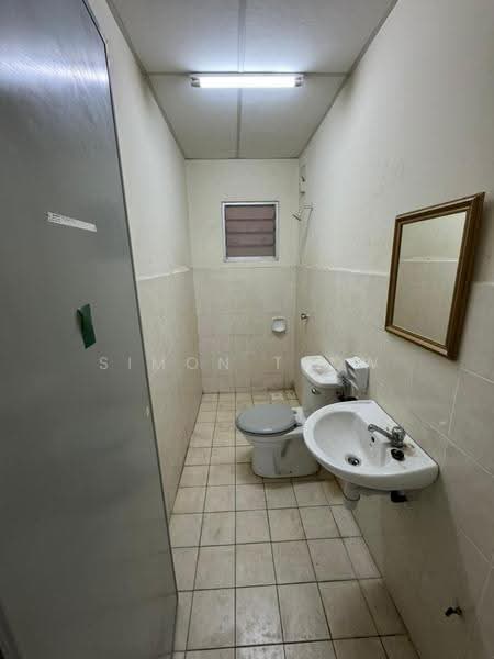 Pangsapuri untuk Disewa di Baiduri Court Apartment - Simon Teow - Bathroom - PropertyGuru.com.my
