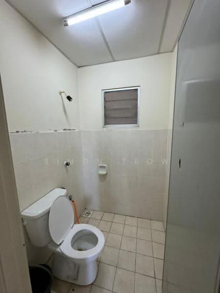 Pangsapuri untuk Disewa di Baiduri Court Apartment - Simon Teow - Bathroom - PropertyGuru.com.my