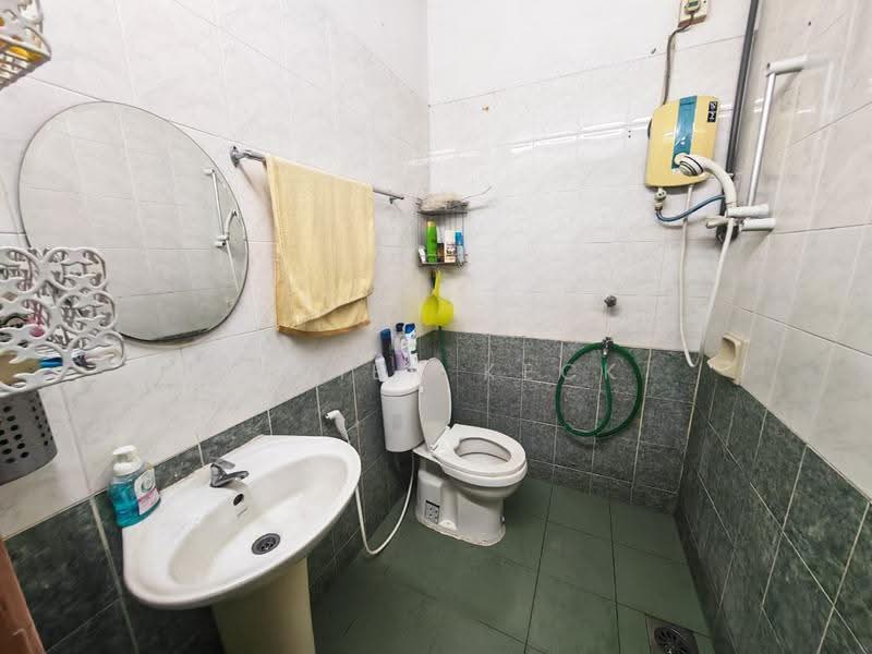 Apartment for Sale at Mon Bisca - Vivien Keck - Bathroom - PropertyGuru.com.my