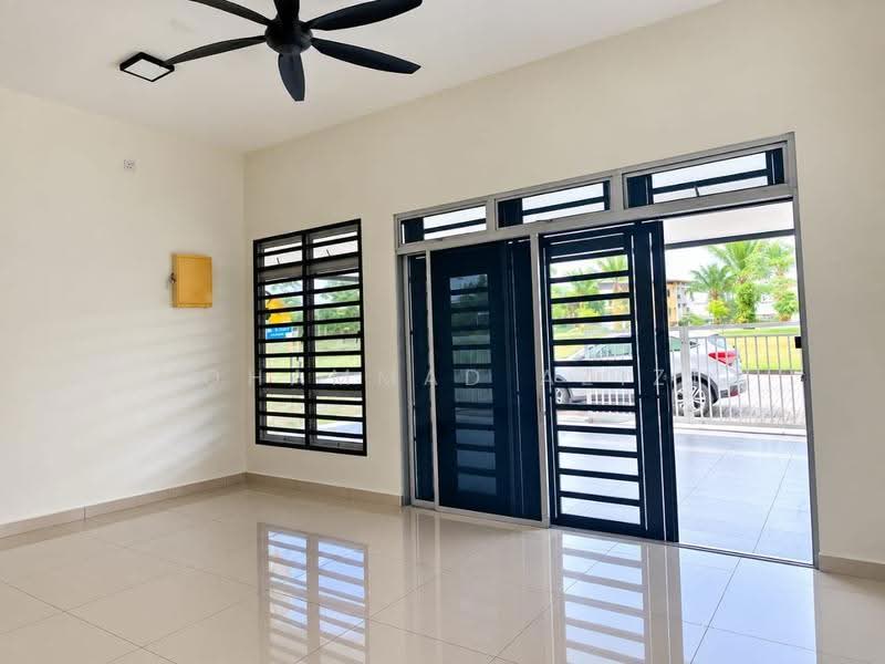 Rumah Teres untuk Dijual di Kotasas (Kuantan) - Mohammad Azizi - Living Room - PropertyGuru.com.my