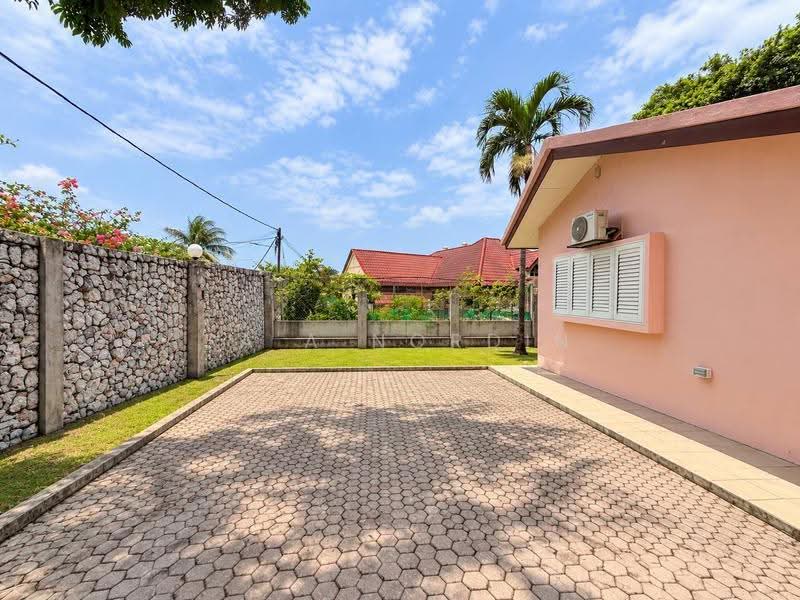 Bungalow House for Sale in SS1 (Petaling Jaya) - Sa'a Nordin - Exterior - PropertyGuru.com.my