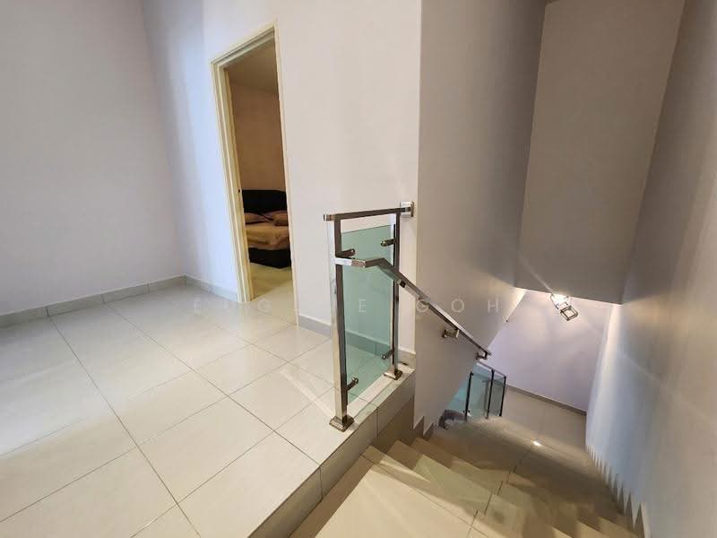 Rumah Teres untuk Disewa di Taman Semenyih Mewah (Semenyih) - Eugene Goh - Staircase to 2nd Floor - PropertyGuru.com.my