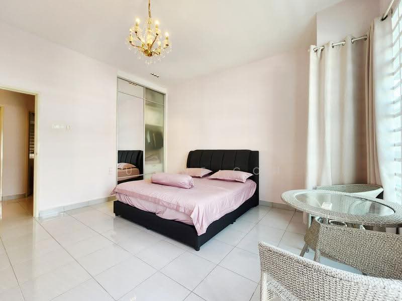 Rumah Teres untuk Disewa di Taman Semenyih Mewah (Semenyih) - Eugene Goh - Master Bedroom with Extended Balcony - PropertyGuru.com.my
