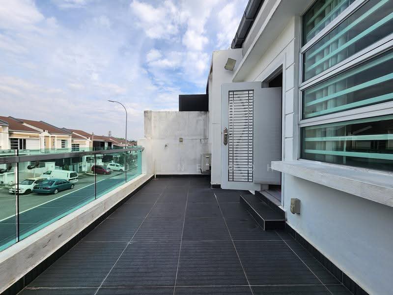 Rumah Teres untuk Disewa di Taman Semenyih Mewah (Semenyih) - Eugene Goh - Master Room Extended Balcony - PropertyGuru.com.my