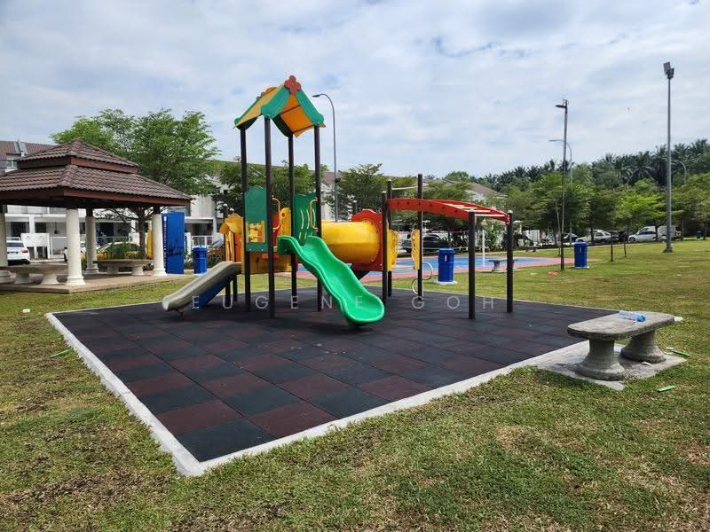 Rumah Teres untuk Disewa di Taman Semenyih Mewah (Semenyih) - Eugene Goh - Children Playground - PropertyGuru.com.my