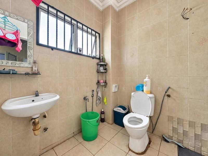 Semi-Detached House for Sale in Taman Garing Utama (Rawang) - Nazrin Hakimin - Bathroom - PropertyGuru.com.my