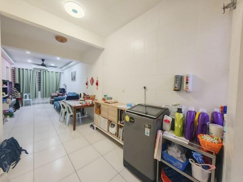 Townhouse for Sale in Kampung Pulau Meranti (Puchong) - Evan Goh - Living Room - PropertyGuru.com.my