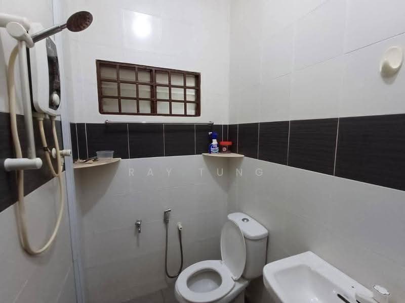 1-storey Terraced House for Sale in Taman Desa Cemerlang (Ulu Tiram) - Ray Tung - Bathroom - PropertyGuru.com.my