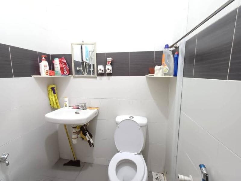 1-storey Terraced House for Sale in Taman Desa Cemerlang (Ulu Tiram) - Ray Tung - Bathroom - PropertyGuru.com.my