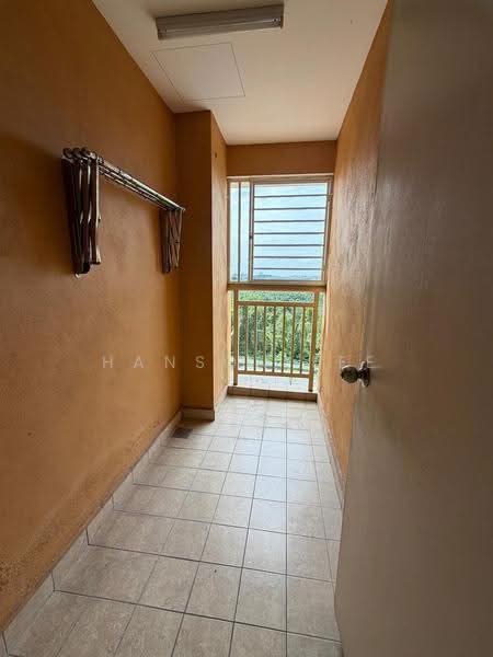Pangsapuri untuk Dijual di Puteri Bayu Apartment - Hanson Lee - Balcony - PropertyGuru.com.my