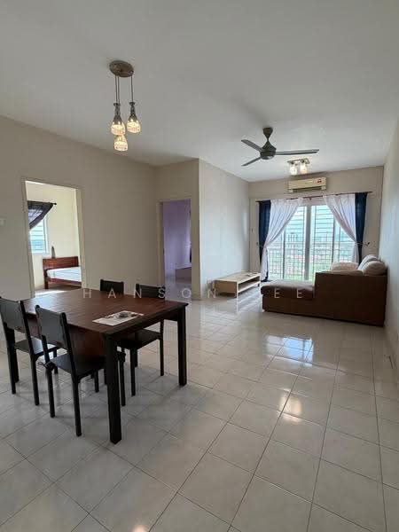Pangsapuri untuk Dijual di Puteri Bayu Apartment - Hanson Lee - Living Room - PropertyGuru.com.my