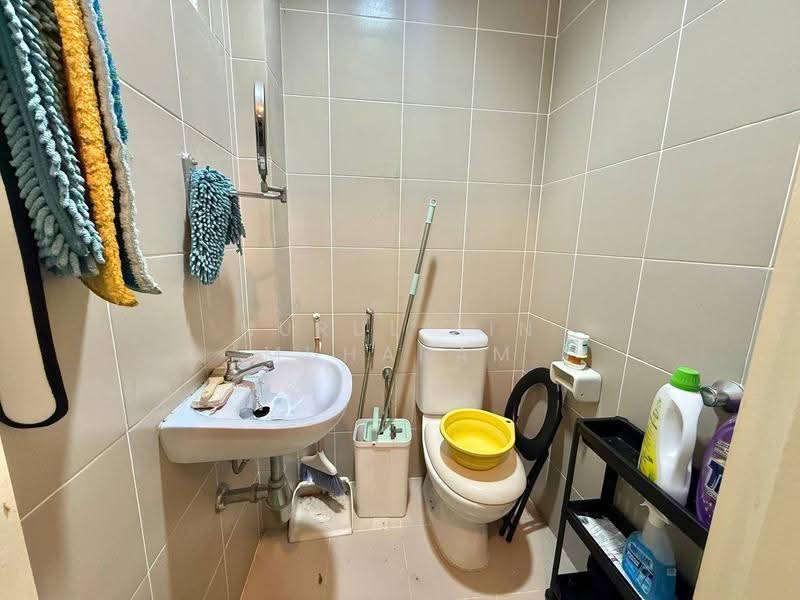 Service Residence for Sale at Sinaran TTDI - Nurul Ain Muharam - Bathroom - PropertyGuru.com.my