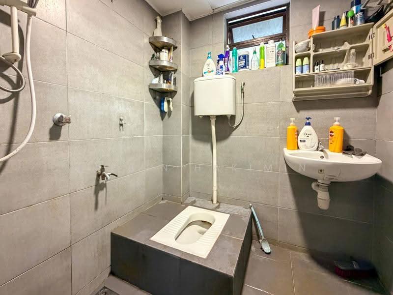 Apartment for Sale at Subang Perdana Goodyear Court 1 - Nazrin Hakimin - Bathroom - PropertyGuru.com.my