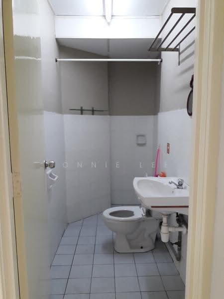 Pangsapuri untuk Disewa di Jalil Damai Apartments - Connie Lee - Bathroom - PropertyGuru.com.my