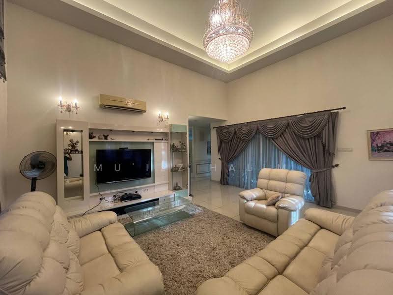 Rumah Banglo untuk Dijual di Seremban 2 (Negeri Sembilan) - Mu'izz Halim - Living Room - PropertyGuru.com.my