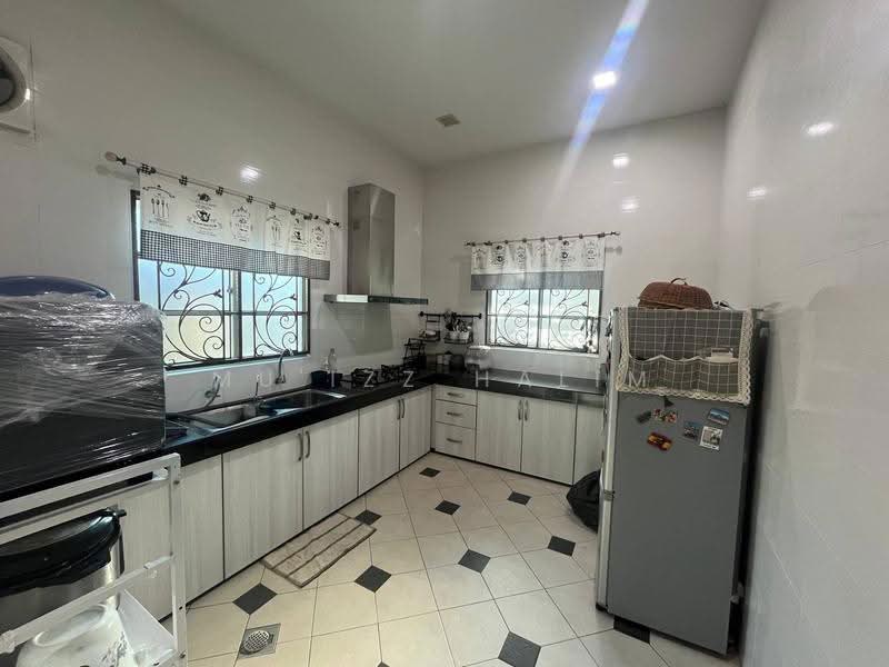 Rumah Banglo untuk Dijual di Seremban 2 (Negeri Sembilan) - Mu'izz Halim - Kitchen - PropertyGuru.com.my