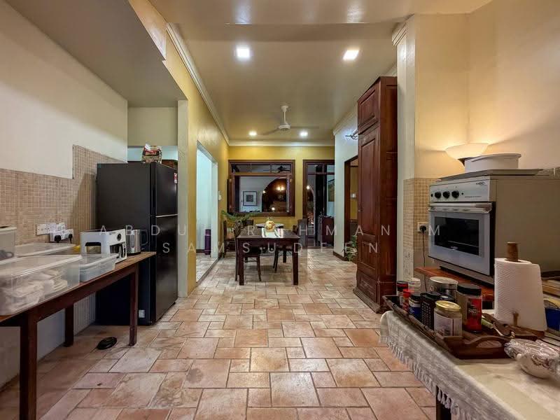 Rumah Banglo untuk Dijual di Seksyen 6 (Petaling Jaya) - Abdul Rahman M Samsudeen - Kitchen - PropertyGuru.com.my
