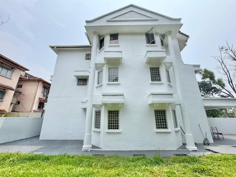 Townhouse for Sale in Seksyen 7 (Shah Alam) - Muhd Khairulnawawi Kamaruddin - Exterior - PropertyGuru.com.my