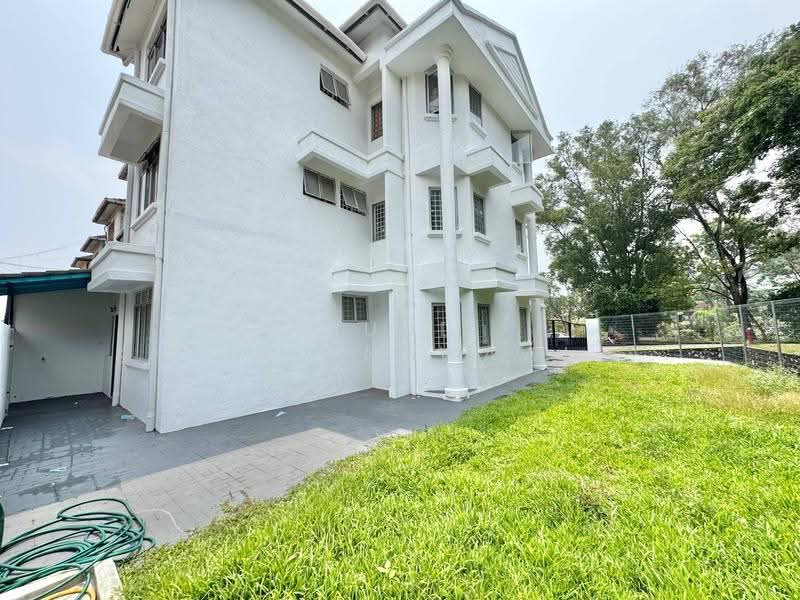 Townhouse for Sale in Seksyen 7 (Shah Alam) - Muhd Khairulnawawi Kamaruddin - Exterior - PropertyGuru.com.my