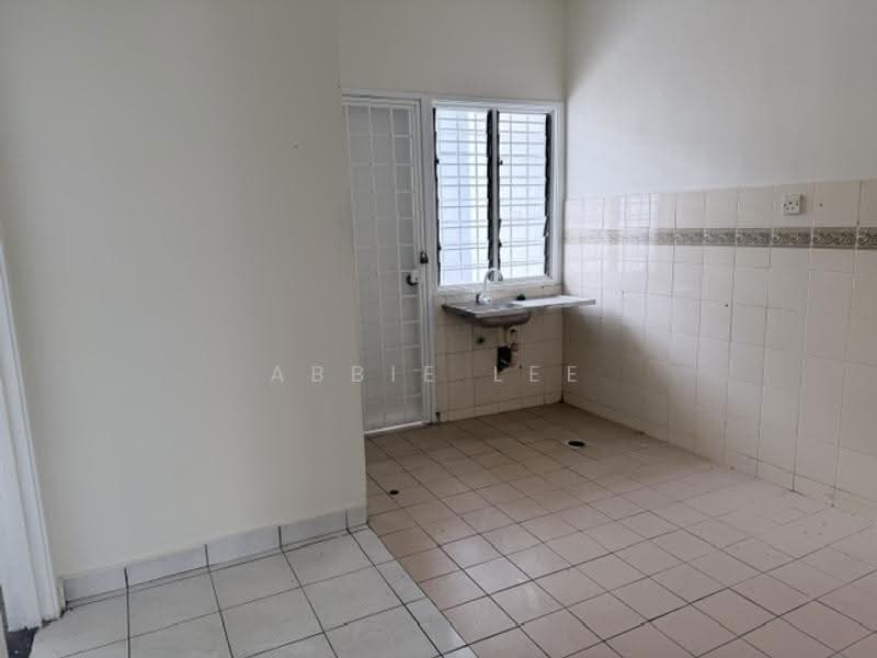 2-storey Terraced House for Sale in Taman Putra Prima (Puchong) - Abbie Lee - Kitchen - PropertyGuru.com.my