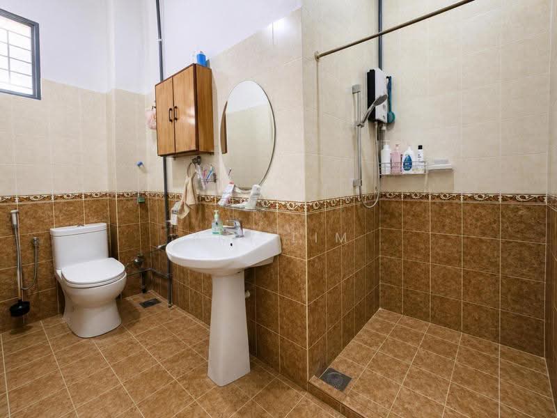 2-storey Terraced House for Sale in Usj 11 (Subang Jaya) - Amy Lim - Bathroom - PropertyGuru.com.my