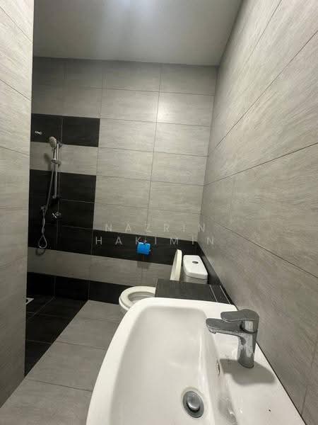 Semi-Detached House for Sale in Sungai Buloh (Selangor) - Nazrin Hakimin - Bathroom - PropertyGuru.com.my