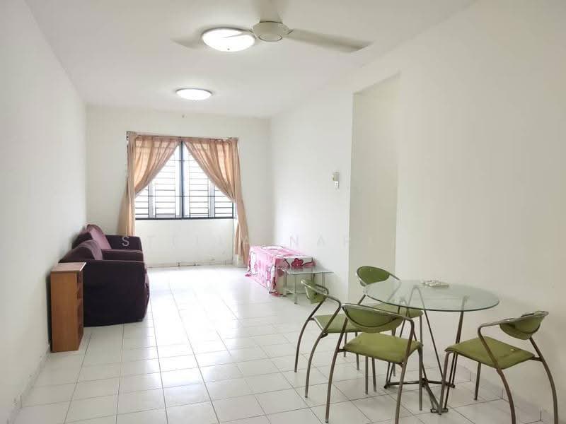 Kediaman Servis untuk Dijual di Nusa Perdana Apartment - Stella Narita - Living Room - PropertyGuru.com.my