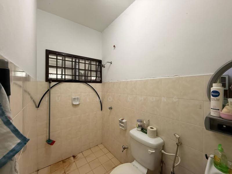 2-storey Terraced House for Sale in Bandar Putra Kulai (Kulai) - Fu Heng Chong - Bathroom - PropertyGuru.com.my