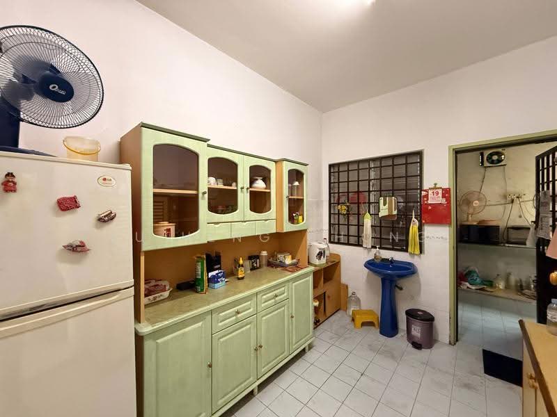 2-storey Terraced House for Sale in Bandar Putra Kulai (Kulai) - Fu Heng Chong - Kitchen - PropertyGuru.com.my