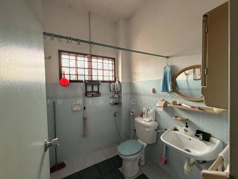2-storey Terraced House for Sale in Bandar Putra Kulai (Kulai) - Fu Heng Chong - Bathroom - PropertyGuru.com.my