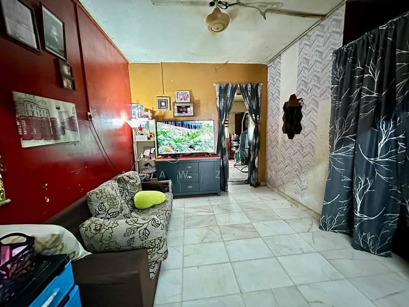 2-storey Terraced House for Sale in Seksyen 19 (Shah Alam) - Adaw Zain - Living Room - PropertyGuru.com.my