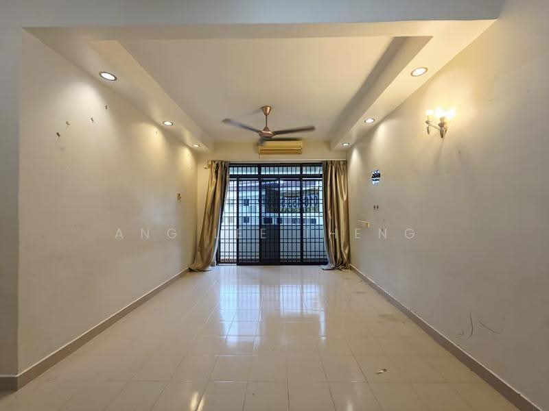 Kondominium untuk Dijual di Sunrise Garden Condominium - Ang Lee Theng - Living Room - PropertyGuru.com.my