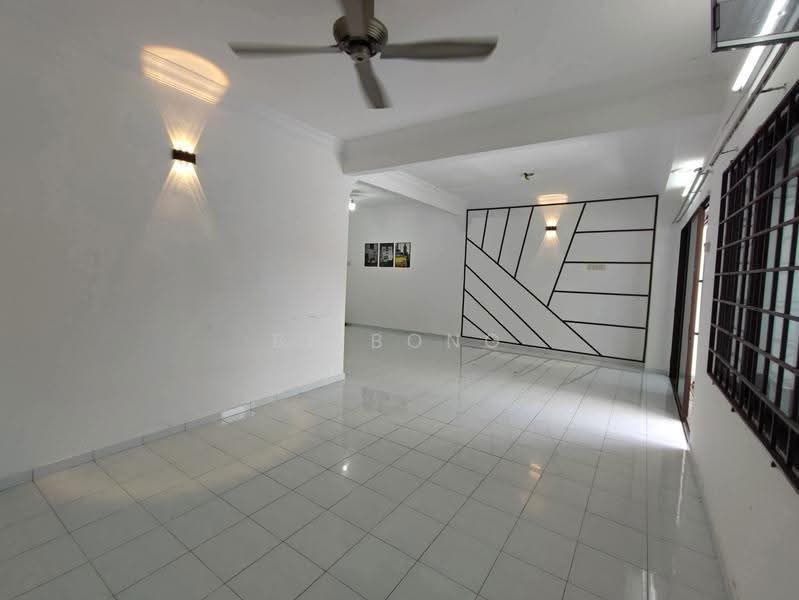 2-storey Terraced House for Sale in Taman Semabok Jaya (Semabok) - BL Bong - Living Room - PropertyGuru.com.my