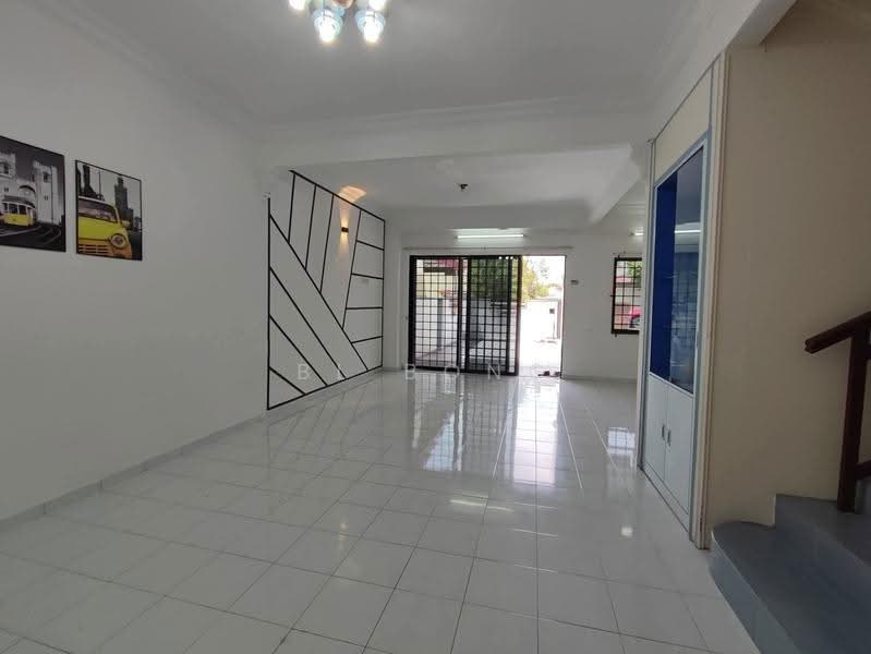 2-storey Terraced House for Sale in Taman Semabok Jaya (Semabok) - BL Bong - Living Room - PropertyGuru.com.my