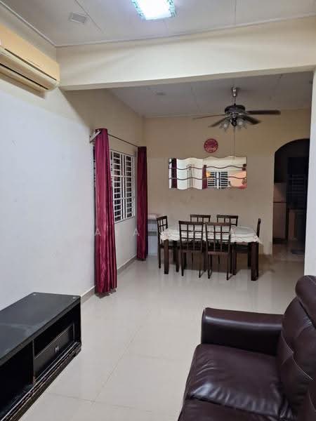 Rumah Bandar untuk Disewa di Manjung (Perak) - Maya Myra - Living Room - PropertyGuru.com.my